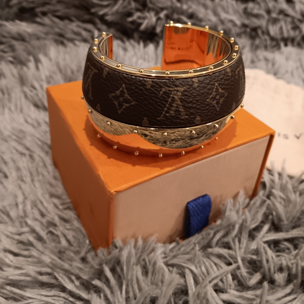 Louis Vuitton Leather&Gold Cuff
